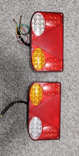 Set 2 Lampi stop remorca platforma  pe  LED